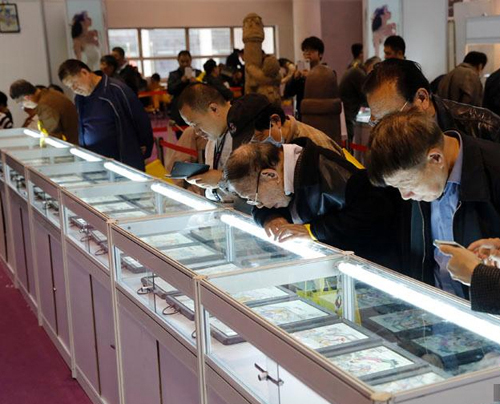 �Ϻ����ʳ���չ Ů����ģ��������ȫ�� 