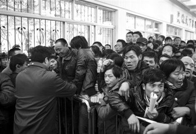 铁道部再谈网络购票难 建议尝试不同购票方式