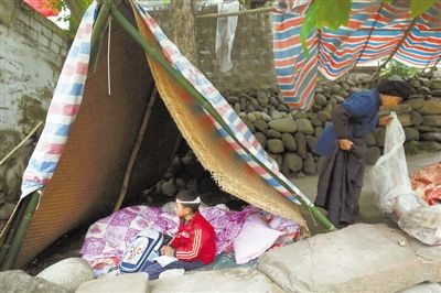 ���գ�«ɽ�ر�ʢ����Ϫ�壬һλͷ�����˵�С�к���д��ҵ