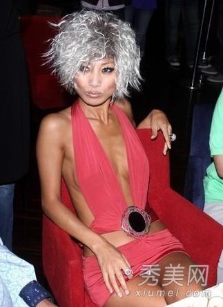 萧淑慎戒毒后复出 低胸深V礼服露奶胸下垂(6号用)