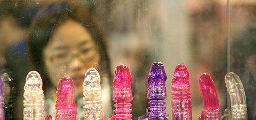 �Ϻ����ʳ���չ Ů����ģ�����ϳ������������ƻ���������